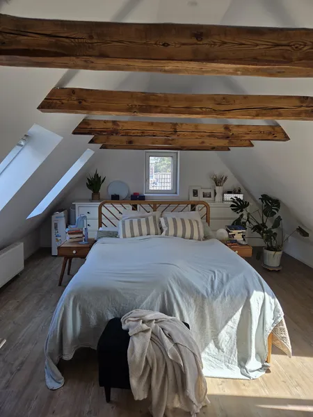 Individuelle Familienwohnung mit Pool im Grünen — photo 1